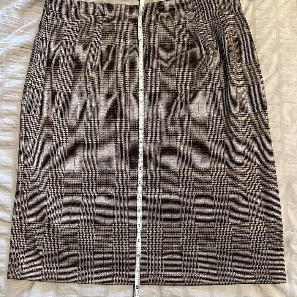 Max Studio Women’s Houndstooth Plaid Pull On Skirt Stretch Size Medium - Picture 8 of 8
